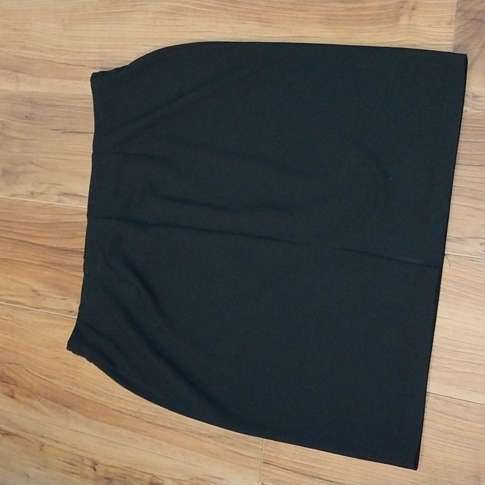 NYCC Black Pencil Skirt w/Gold Metal adjustable chain,,size 2X - Picture 2 of 5